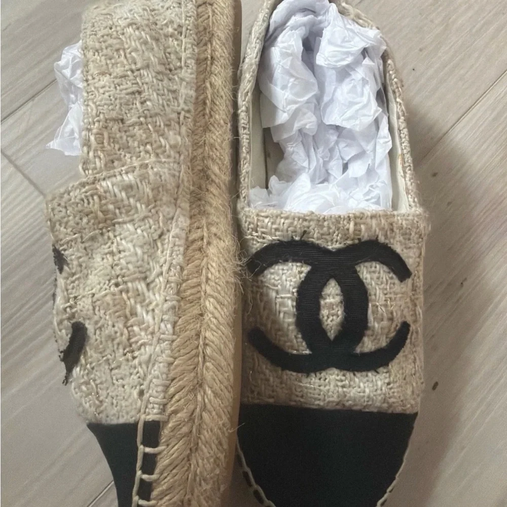 Chanel Tweed EspadrilleS Cream White gold Neutral  7 Authentic flats slip on  H